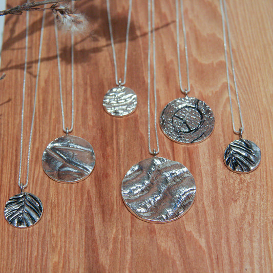 Silver Circle Impression Necklace