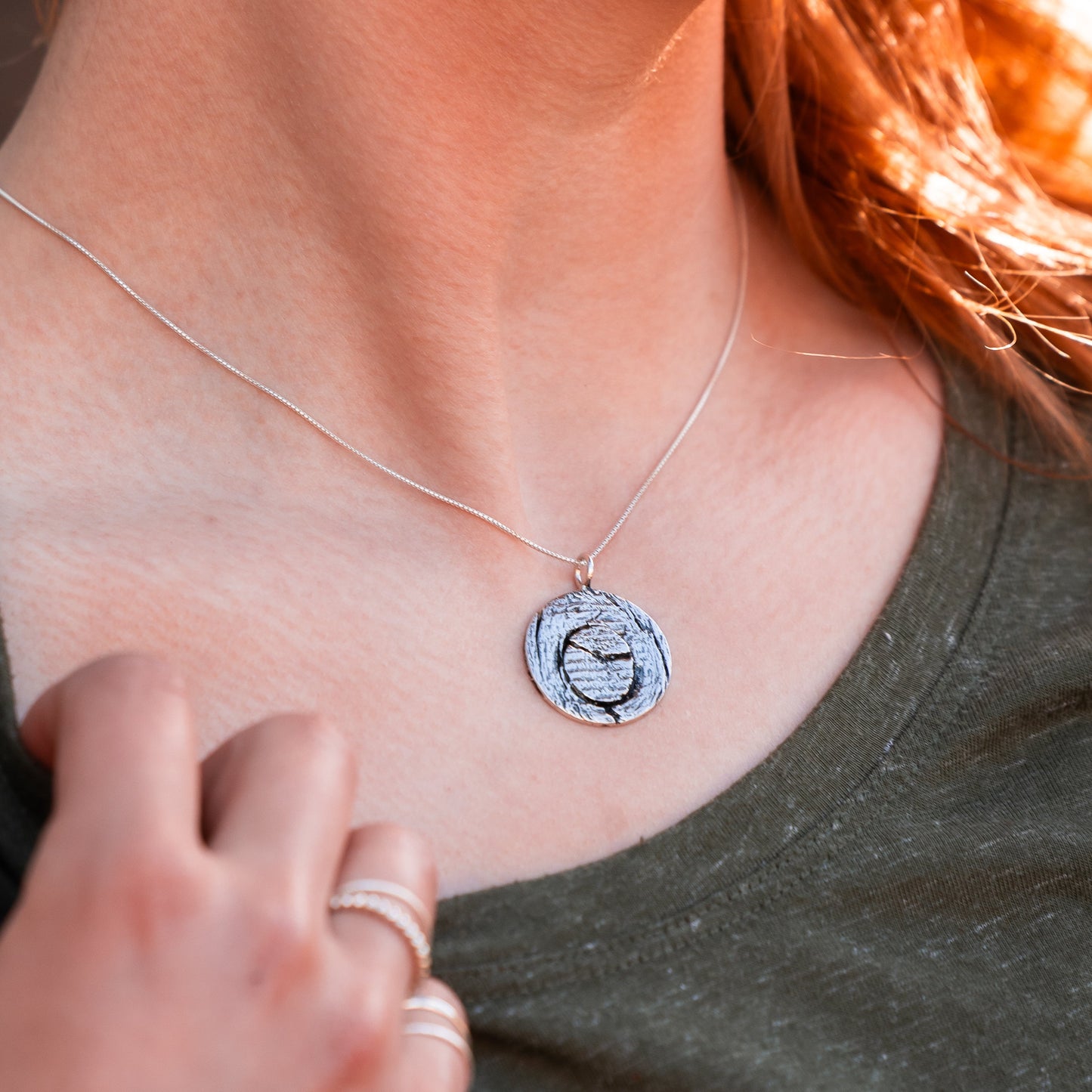 Silver Circle Impression Necklace